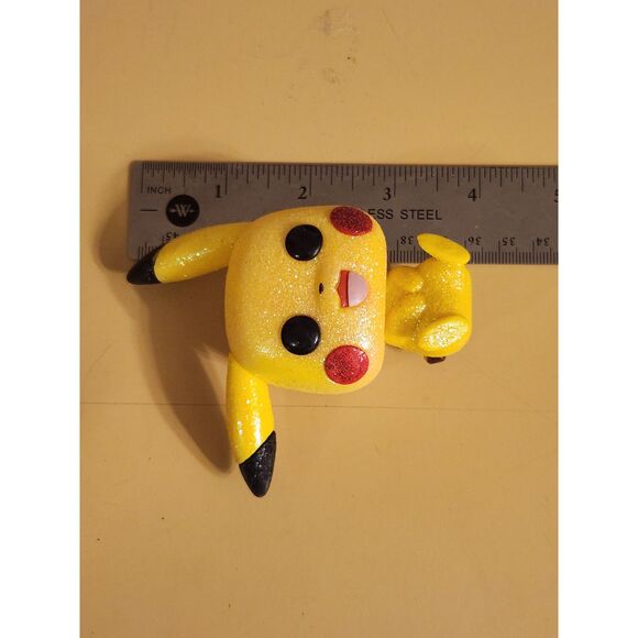 Funko POP! Pokémon PIKACHU #553 Diamond Collection w/ Pokémon Trading Card Tin - Picture 8 of 9